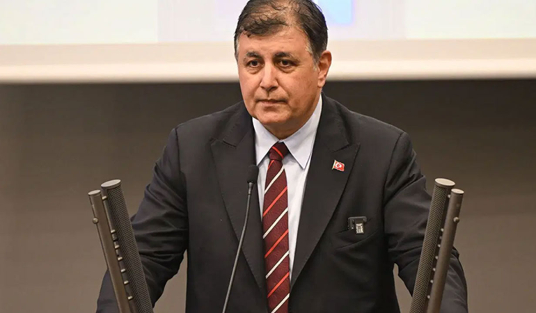 Cemil Tugay’dan “hizmet yok” tepkisi