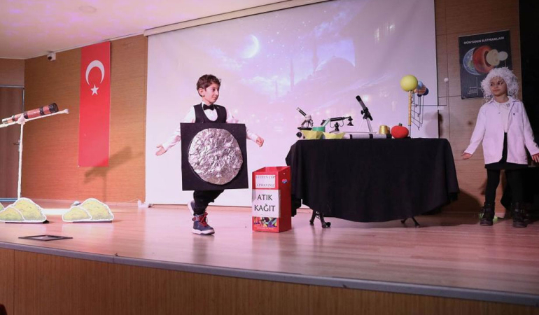 Öğrenciler bilimi sahneye taşıdı