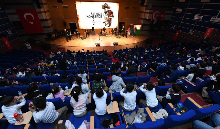 Tarihi gelenek çocuklar için sahnede