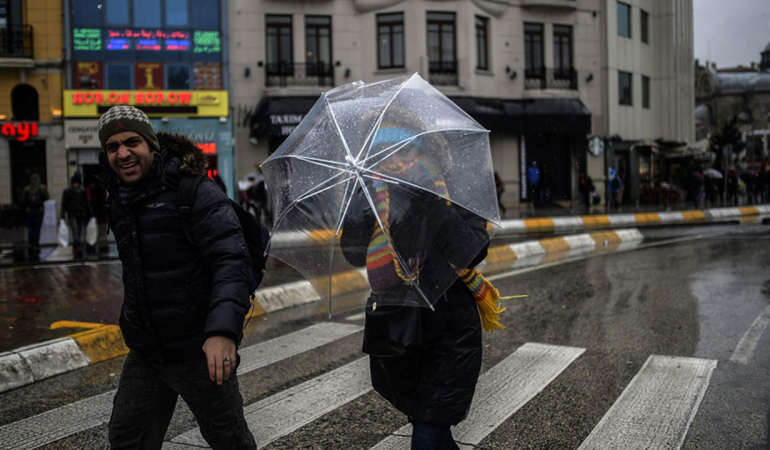 AKOM’dan İstanbul için fırtına ve sağanak uyarısı!