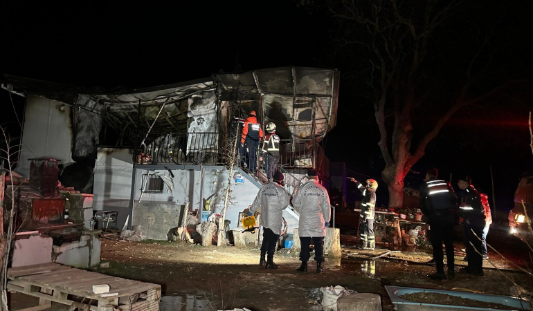 Prefabrik Evde Karı-Koca Can Verdi