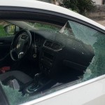 KALDIRIM TAŞIYLA CAMINI KIRDIKLARI OTOMOBİLDEN DEPREMZEDE VATANDAŞIN 100 BİN TL'SİNİ ÇALDILAR