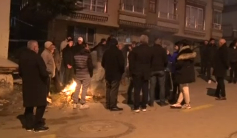 Mamak’ta Binalara Kaya Düştü Vatandaşlar Tepkili