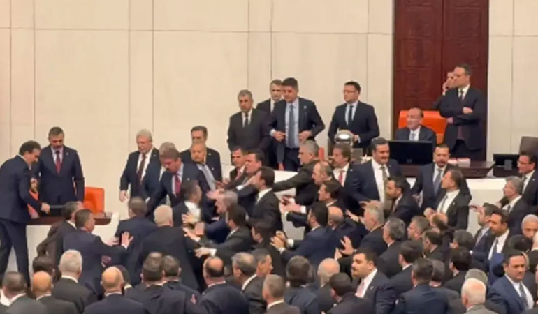 Meclis’te gergin yemin günü!