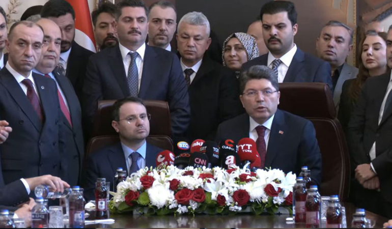 Devir teslimde ‘düşük sandalye’ krizi