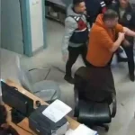 artvin-de-sok-chp-li-baskan-yardimcisi-belediye-araciyla-ayakta-duramayacak-halde-alkollu-yakalandi-1771940987