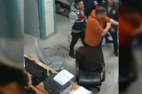 artvin-de-sok-chp-li-baskan-yardimcisi-belediye-araciyla-ayakta-duramayacak-halde-alkollu-yakalandi-1771940987