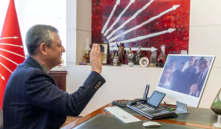 Özgür Özel, fırtına ile savaşan gençlerle görüştü