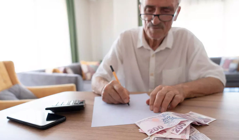 Yeni emeklilik sistemini açıkladı! Maaşlar azalıyor