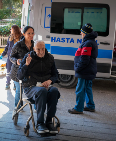 konakin-hasta-nakil-hizmeti-yuzleri-gulduruyor-1