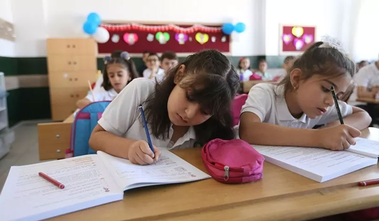 MEB’den milyonları ilgilendiren takvim! Mart ayında iki tatil birleşiyor