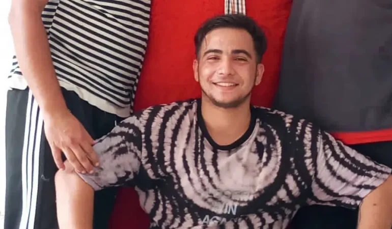 Tribünden düşen taraftar hayatını kaybetti