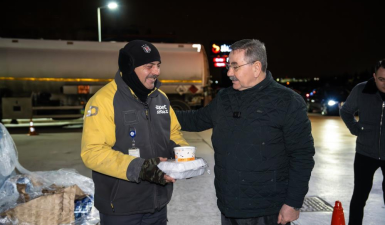 Gölbaşı’nda vatandaşa sahurluk ikramı