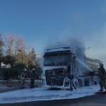 ANKARA'DA SEYİR HALİNDEKİ HAFRİYAT KAMYONU YANDI