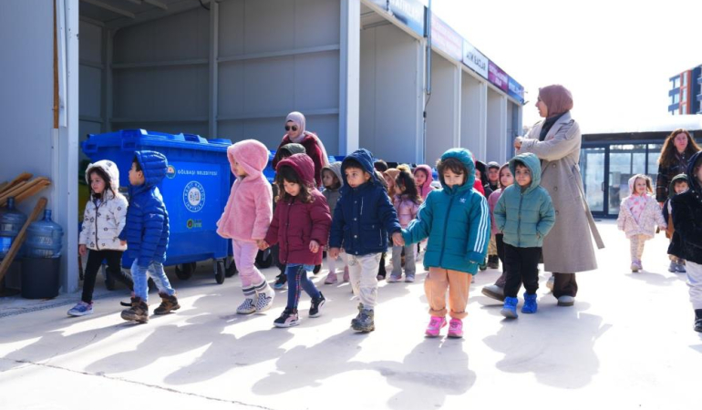Miniklere geri dönüşüm eğitimi