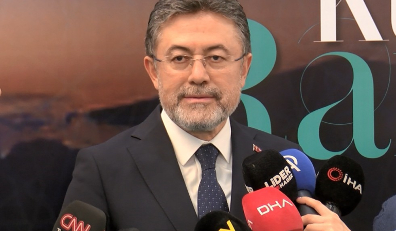 BAKAN YUMAKLI: "ÇİFTÇİLERİMİZİN ÜRETİMİNİ ETKİLEYECEK HERHANGİ BİR GÜBRE PROBLEMİ OLMAYACAK"