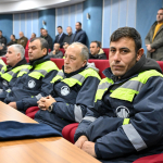 BAŞKAN TİRYAKİ BELEDİYE ÇALIŞANLARIYLA EL ELE (7)