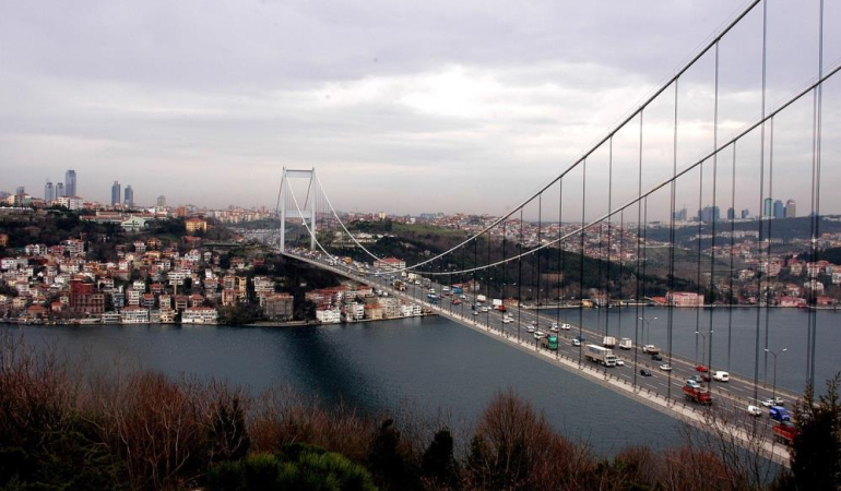 Bayramda otoyol ve köprülerden 12,3 milyon araç geçti