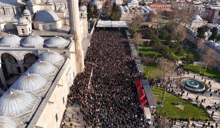 İlber Ortaylı Son Yolculuğuna Uğurlandı: Fatih Camii’nde Tarihi Veda ve “Müze” Vasiyeti!