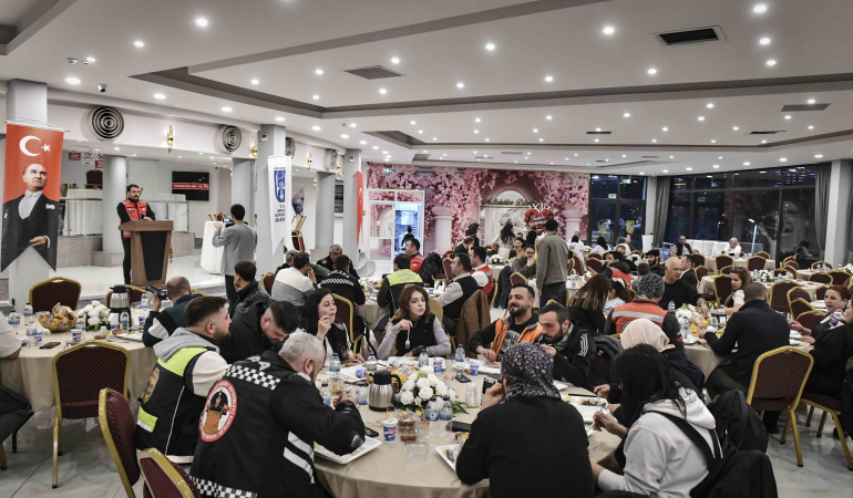 Ankara Büyükşehir Belediyesi’nden moto kuryelere iftar yemeği