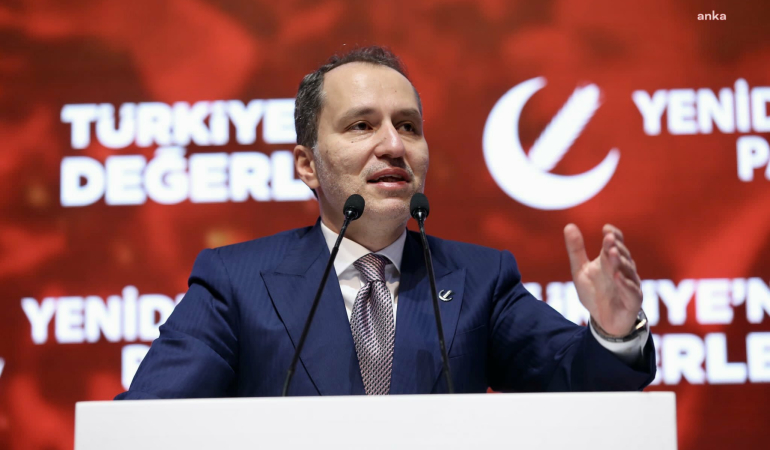 Erbakan köprüleri attı