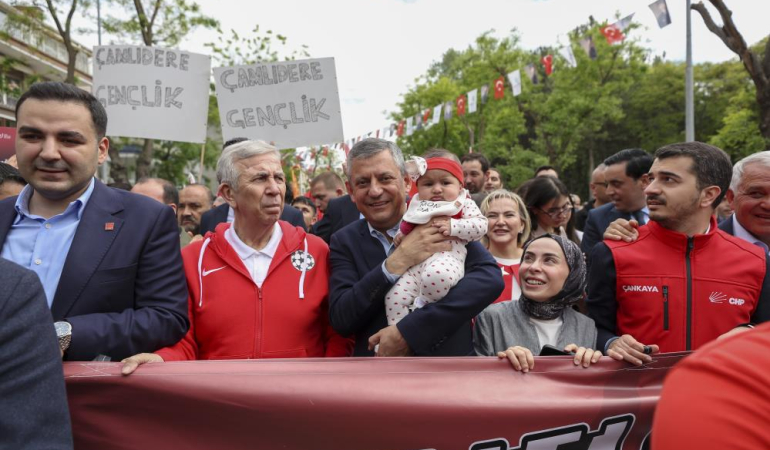 “Cumhuriyet gençlere emanet”