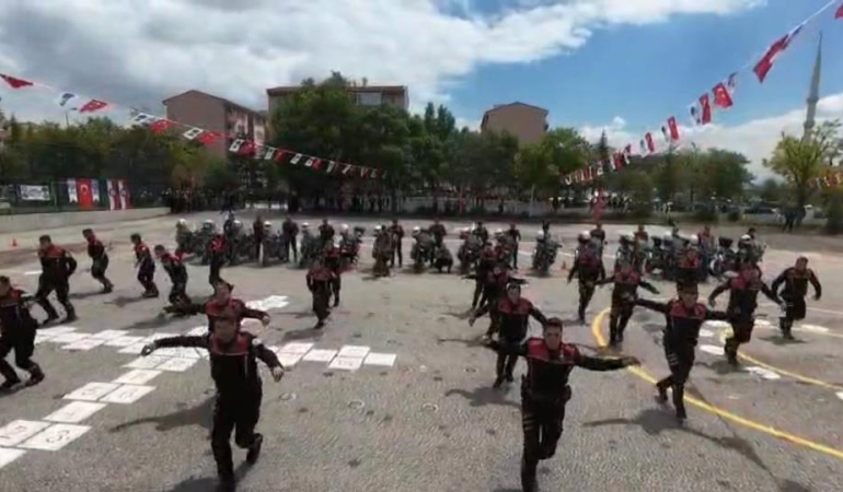 Başkent’te yunus polislerden 19 Mayıs gösterisi