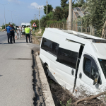YOLCU MİNİBÜSÜNDE DEHŞET ANLARI KAMERADA: KAÇIRDIĞI MİNİBÜSLE KAZA YAPIP ÖLDÜ MERSİN'İN SİLİFKE İLÇESİNDE YOLCU MİNİBÜSÜNÜ KAÇIRAN SALDIRGANIN ETKİSİZ HALE GETİRİLMEYE ÇALIŞILMASI İLE KAZA YAPA YAPA GİTME ANLARI CEP TELEFONU KAMERASINA SANİYE SANİYE YANSIDI