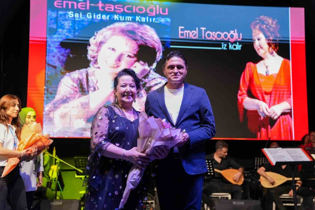 ALİAĞA'DA EMEL TAŞÇIOĞLU RÜZGARI