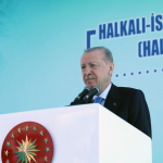 CUMHURBAŞKANI ERDOĞAN: "SİZ KİMİN HAİN OLDUĞUNU TARTIŞIRKEN BİZ ZORLU MÜZAKERE MASALARINDA TÜRKİYE'NİN HAK VE HUKUKUNU SAVUNDUK. SİZ BİRBİRİNİZİN KUYUSUNU KAZARKEN BİZ ELİMİZLE İĞNEYLE KUYU KAZAR GİBİ BARIŞA GİDEN YOLUN ÖNÜNDEKİ ENGELLERİ KALDIRDIK."