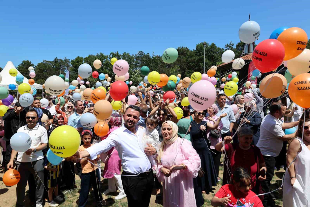 ÇEKMEKÖY'DE CEMRE ALYA'YA TEDAVİ YOLCULUĞU ÖNCESİ ANLAMLI UĞURLAMA