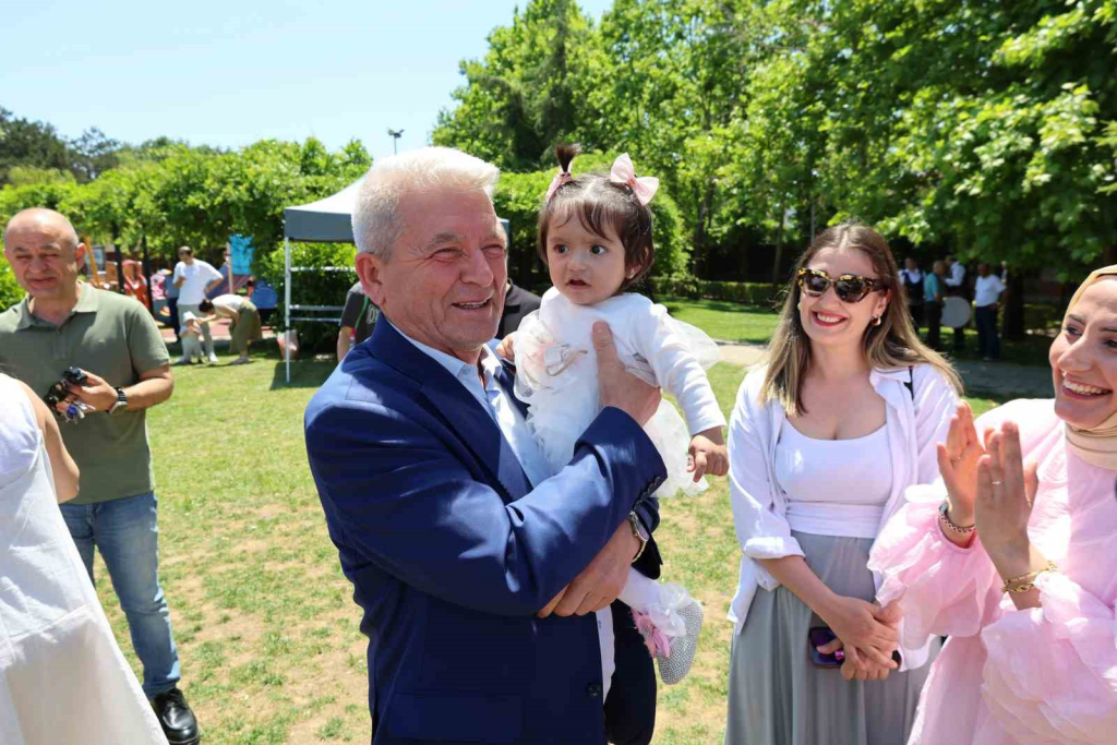 ÇEKMEKÖY'DE CEMRE ALYA'YA TEDAVİ YOLCULUĞU ÖNCESİ ANLAMLI UĞURLAMA