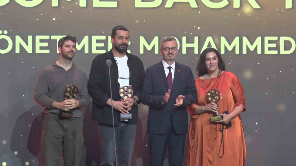 İLETİŞİM BAŞKANI DURAN: "GERÇEKLERİ OLDUĞU GİBİ ANLATMANIN CESARET GEREKTİRDİĞİ BİR DÖNEMDEYİZ" 17. TRT ULUSLARARASI BELGESEL ÖDÜLLERİ SAHİPLERİNİ BULDU