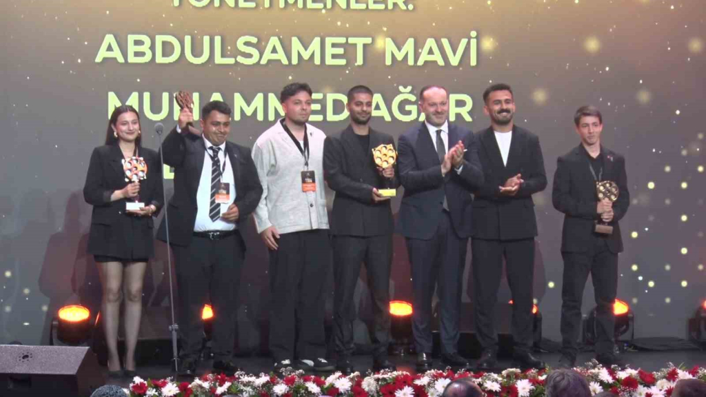 İLETİŞİM BAŞKANI DURAN: "GERÇEKLERİ OLDUĞU GİBİ ANLATMANIN CESARET GEREKTİRDİĞİ BİR DÖNEMDEYİZ" 17. TRT ULUSLARARASI BELGESEL ÖDÜLLERİ SAHİPLERİNİ BULDU