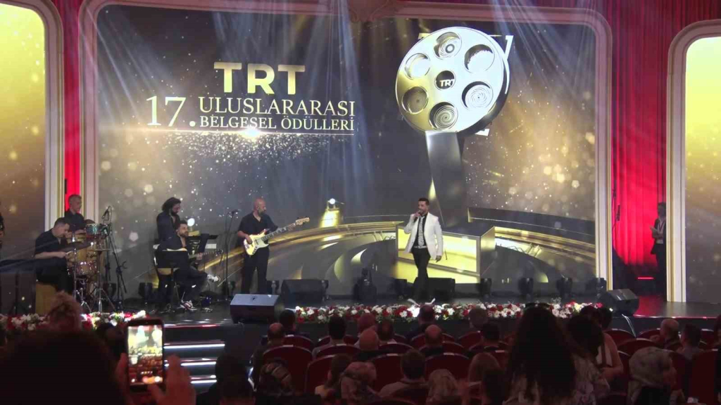 İLETİŞİM BAŞKANI DURAN: "GERÇEKLERİ OLDUĞU GİBİ ANLATMANIN CESARET GEREKTİRDİĞİ BİR DÖNEMDEYİZ" 17. TRT ULUSLARARASI BELGESEL ÖDÜLLERİ SAHİPLERİNİ BULDU