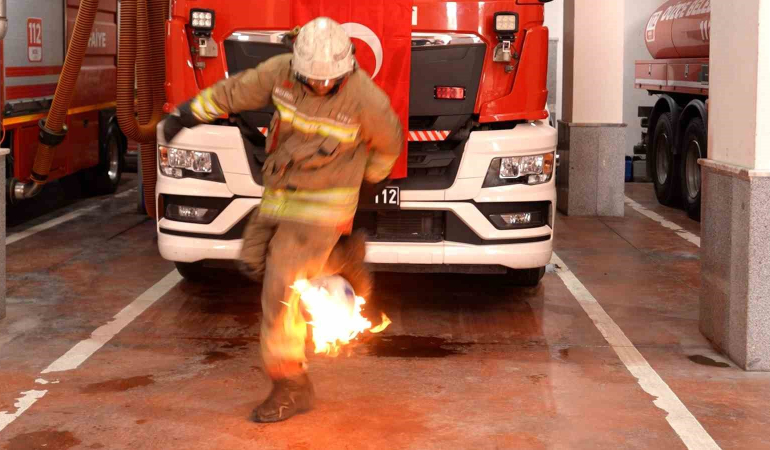 ATEŞLİ RÖVAŞATA TÜRKİYE VE DÜNYA GÜNDEMİNDE DÜZCE BELEDİYESİ'NİN DÜNYA KUPASI KLİBİ SOSYAL MEDYAYI SALLADI