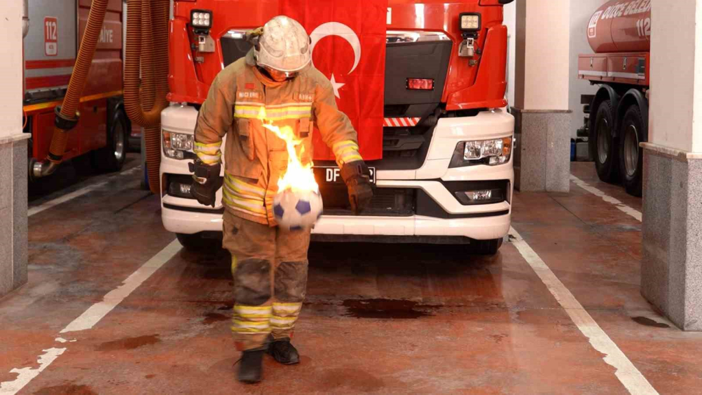 ATEŞLİ RÖVAŞATA TÜRKİYE VE DÜNYA GÜNDEMİNDE DÜZCE BELEDİYESİ'NİN DÜNYA KUPASI KLİBİ SOSYAL MEDYAYI SALLADI