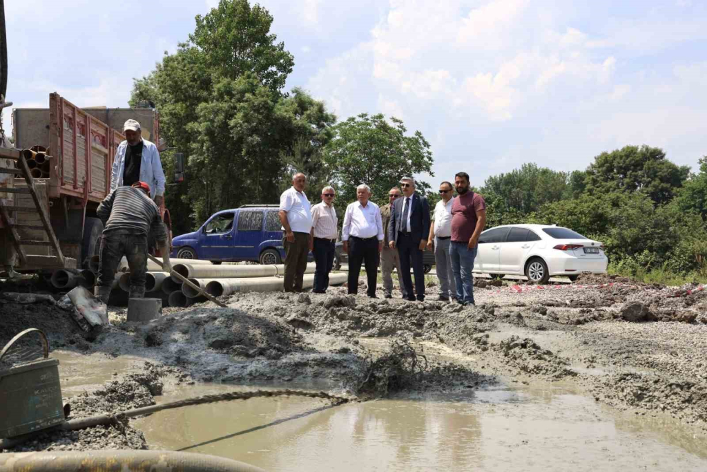 DİKMELİ KÖYÜ'NDE İÇME SUYU İÇİN SONDAJ ÇALIŞMALARI SÜRÜYOR