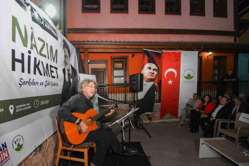 NAZIM HİKMET’İN DİZELERİ ŞADIRVANLI HAN’DA YANKILANDI
