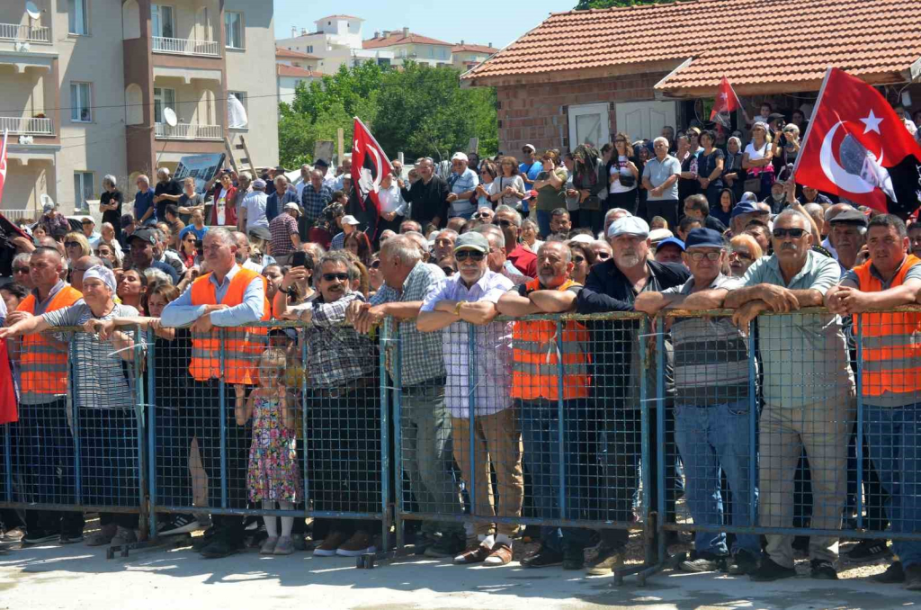 CHP GRUP BAŞKANI ÖZGÜR ÖZEL: "GEREKİRSE BU BAŞI VERECEĞİM AMA ONLARA BAŞ EĞMEYECEĞİM" "BUTLAN MESELESİ CUMHURİYET HALK PARTİSİ'NİN İÇ MESELESİ DEĞİLDİR"