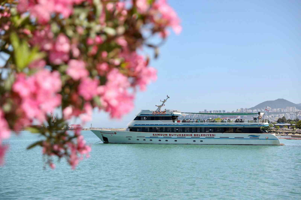 SAMSUN GEZİNTİ GEMİLERİ, YENİ SEZONDA TURLARA BAŞLADI