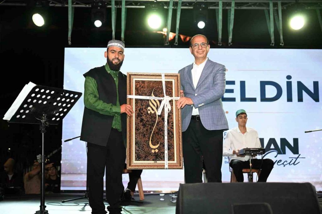 YEŞİLYURT'TA CELAL KARATÜRE KONSERİNE YOĞUN İLGİ